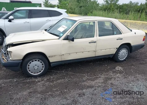 1989 Mercedes-Benz 260 E z USA, uszkodzony, nr VIN WDBEA26D1KA822228